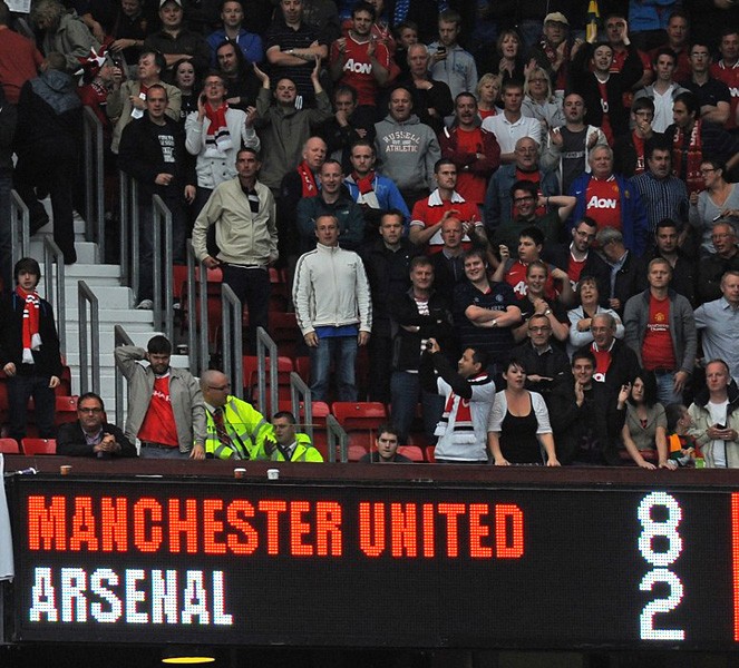 Van Persie đã ghi 1 bàn, nhưng M.U đã ghi tới 8, riêng Rooney 3 lần sút tung lưới Arsenal.